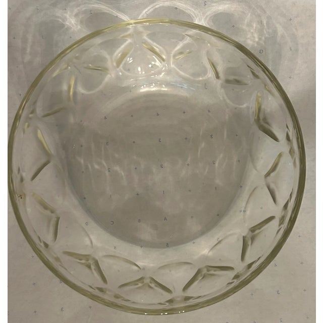 Pyrex Vintage/Classic Pyrex Clear Glass Mixing Bowl With Teardrop Pattern For Sale - Image 4 of 5