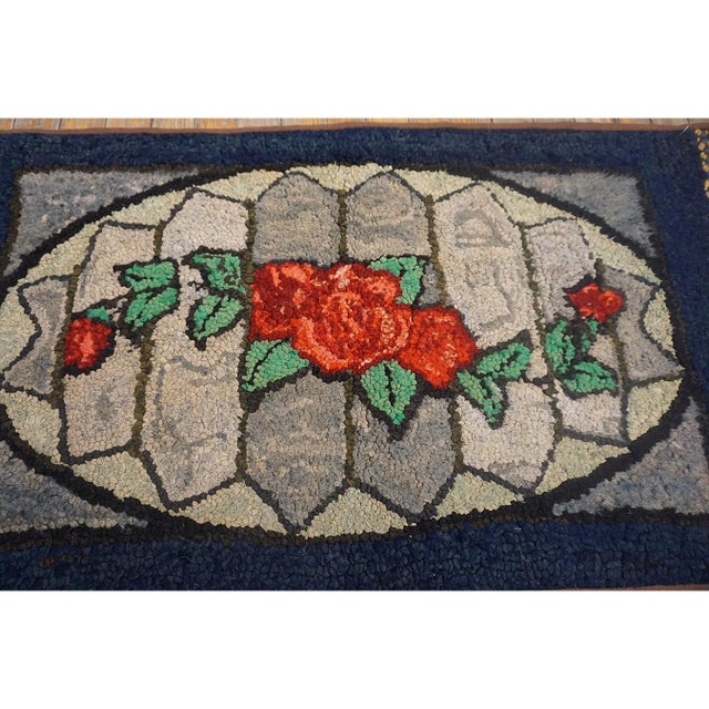 Late 19th Century 1890s Gray Blue Medallion Folk Art Antique American Hooked Woven Wool Small Rug For Sale - Image 5 of 8