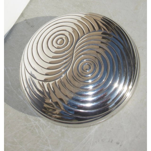 800 Italian Silver two-part box. It has a Mirror-gloss shine, Mid-century design with Pop Art concentric ring pattern The...
