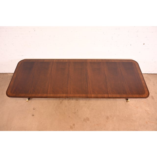 1980s Baker Furniture Stately Homes Georgian Banded Mahogany Double Pedestal Extension Dining Table | Newly Refinished For Sale - Image 5 of 14