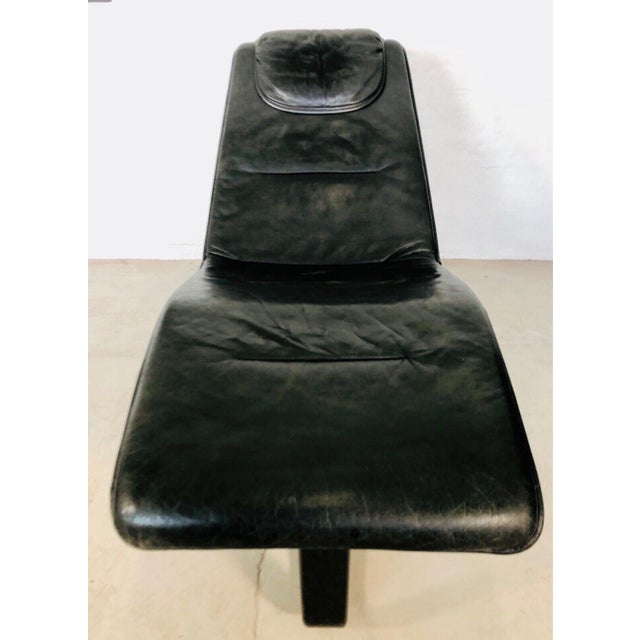 Made in Norway by Westnova, designed by Ingmar Relling & Knut Relling, a beautiful chaise lounge chair comprising of...
