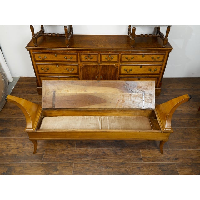 Early 19th Century French 1820s Restauration Walnut Bench with Lift-Top Seat and Curving Arms For Sale - Image 5 of 12