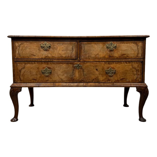 18th Century Queen Anne English Walnut Chest of Drawers For Sale