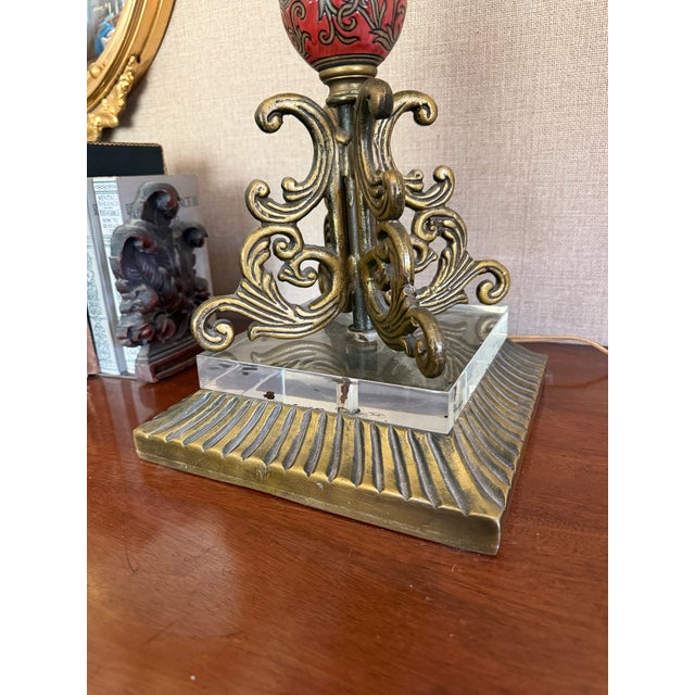 English Neo Classical Brass Table Lamp With Lucite Base For Sale - Image 3 of 6