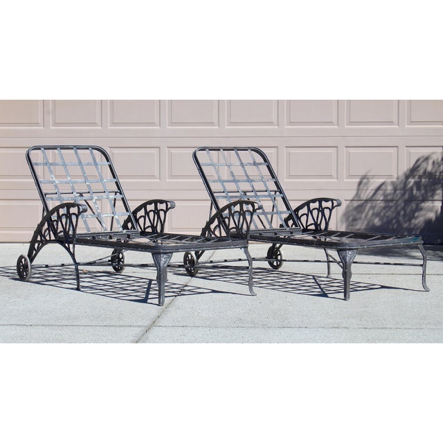 Vintage Cast Aluminum Patio Chaise Lounge Chairs – Set of 2 – Attributed to Woodard – Hollywood Regency Outdoor Loungers For Sale - Image 4 of 17