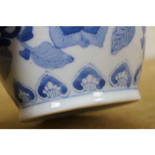 Chinese Chinoiserie Blue & White Porcelain Dragon Foo Dog Mantel Vase Urn For Sale - Image 13 of 13