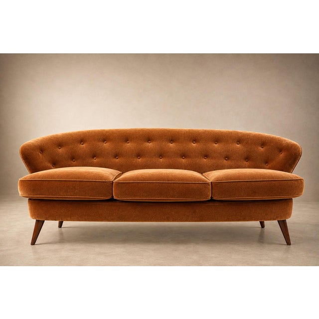 Camel Concha Sofa in Hardwood & Camel Mohair by Joaquim Tenreiro, Brazil, 1960s – Lot 333B For Sale - Image 8 of 17