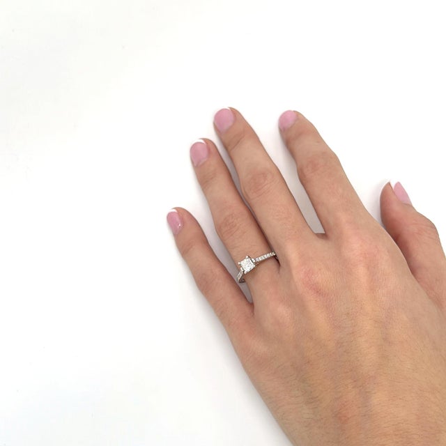 Early 21st Century 18k White Gold Solitaire Ring With a Princess Cut Center Diamond & Filigree Band, Size 5.75 For Sale - Image 5 of 5