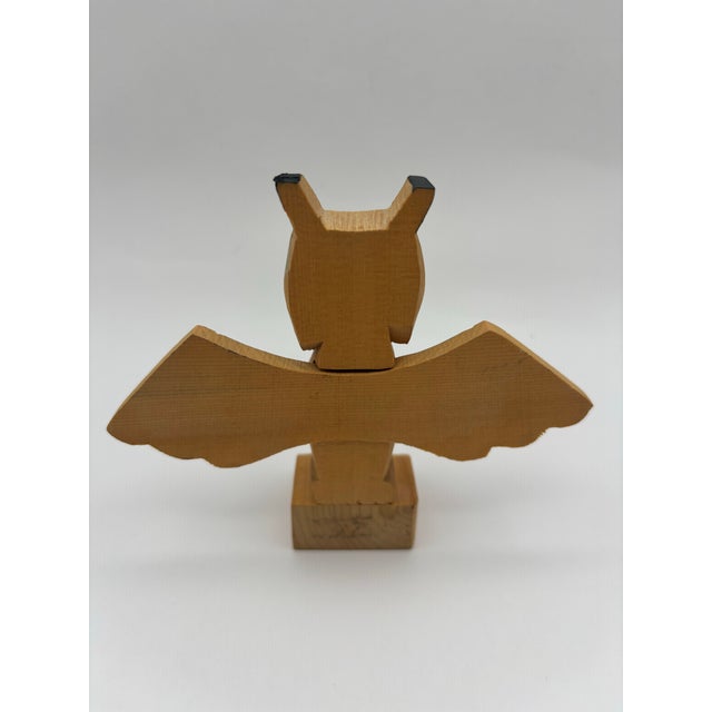 American Vintage Alaska Black Diamond Hand-Carved Painted Wood Bird Totem Sculpture For Sale - Image 3 of 12