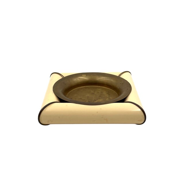 Mid-century mirrored brass ashtray Tommaso Barbi Italy 1970 Italy 1970 brass, wood H 5 cm x 21 × 21 cm Conditions:...