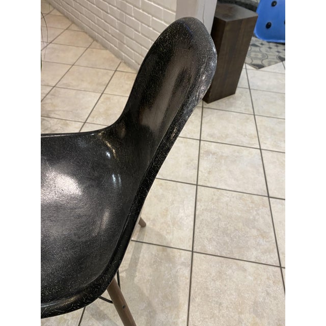 DSW Chair in Black Fiber by Charles and Ray Eames for Herman Miller, 1950 For Sale - Image 9 of 18