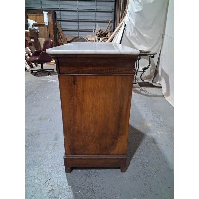 French 19th Century French Walnut Marble Top Commode With Bookmatched Veneers For Sale - Image 3 of 8