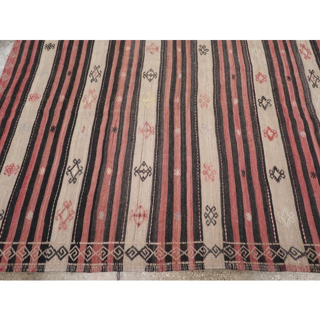 Mid 20th Century Galerie Shabab Collection Mid-20th Century Handmade Turkish Flatweave Kilim Room Size Carpet For Sale - Image 5 of 8
