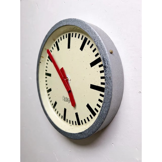 East German Industrial Factory Clock from RFT, 1960s For Sale - Image 6 of 11
