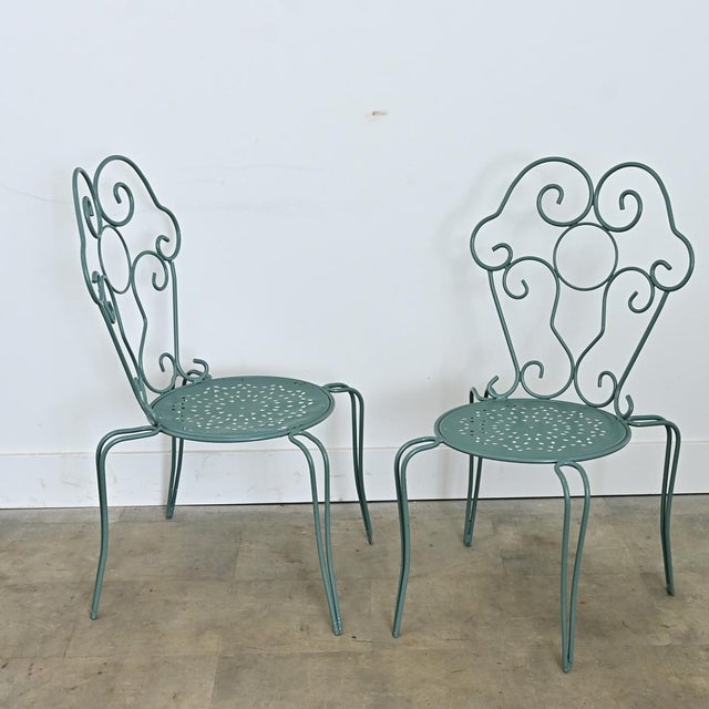 French Vintage Garden Table Set of Four Chairs and Table For Sale - Image 4 of 12