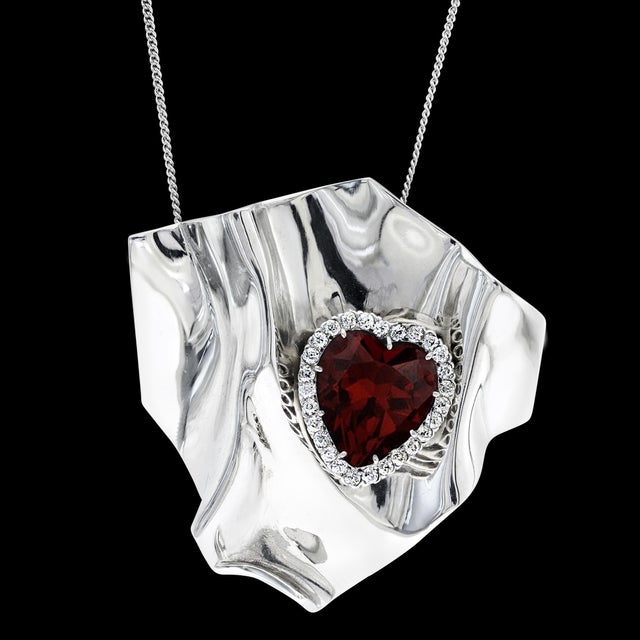 10ct Heart Shape Garnet & 1.5ct Diamond Pendant /Pin 14kt White Gold 35gm For Sale - Image 14 of 18