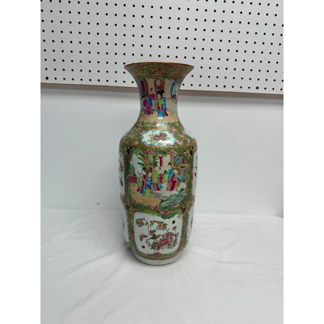Antique Qing dynasty 1850-1860 Rose Medallion vase.