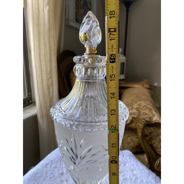Vintage Crystal Table Lamp With Hand-Etched Botanical Motif, Cut Crystal Details & Finial Floral Designs For Sale In Naples, FL - Image 6 of 12