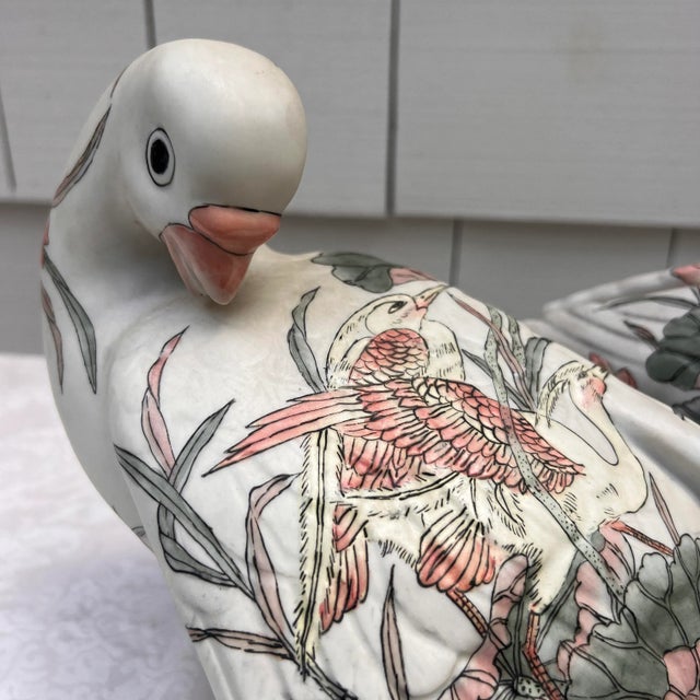 1970s Chinoiserie Hand-Painted Ceramic Bird Figurines, a Pair, Chinese Export For Sale - Image 11 of 17