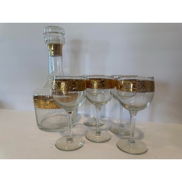 1960s Vintage Culver Tyrol Gold Filigree Glass Decanter & 5 Stemmed Wine Glasses Set For Sale - Image 5 of 12