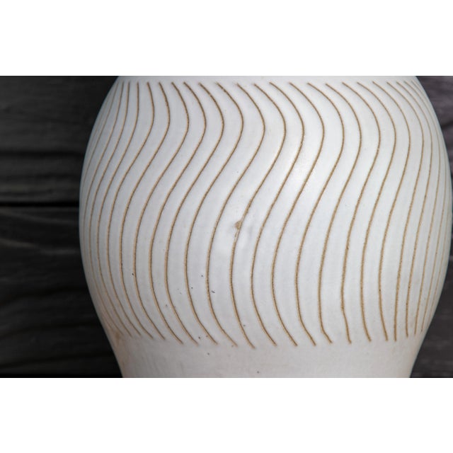 Mid-Century Modern Mid Century Modern Gordon and Jane Martz White Incised Table Lamp M197 for Marshall Studios For Sale - Image 3 of 9