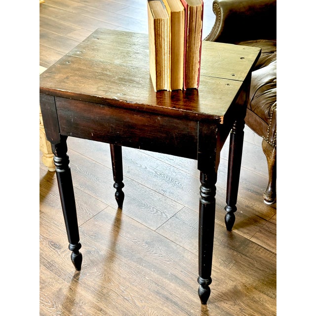 Antique Nightstand 1850s American Empire Walnut Drop Leaf Spool Leg Table For Sale In Columbus - Image 6 of 8