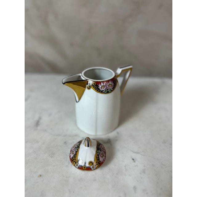 An elegant Art Deco Limoges porcelain tea and coffee service, dating from the first half of the 20th century. This set is...