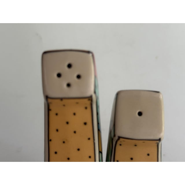 Salt and pepper shakers Series: Flash Design: One Material: Ceramic Designer: Dorothy Hafner No clips, first choice This...