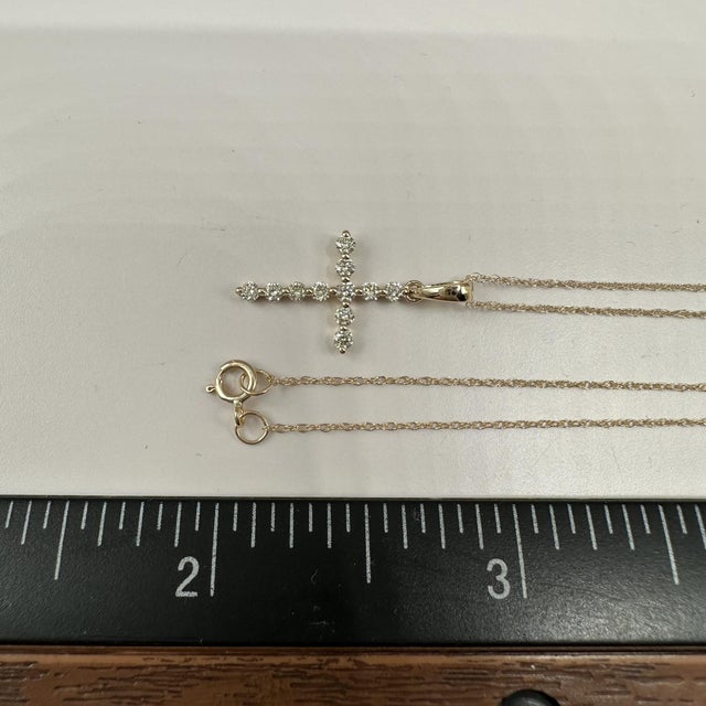 Early 21st Century Diamond Cross Pendant Necklace in 10kt Yellow Gold – 0.25ctw, 18in, New For Sale - Image 5 of 5