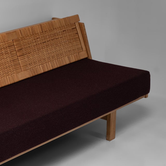 Wood Model GE258 Oak and Cane Sofa Bed by Hans J. Wegner for Getama, Denmark, 1954 For Sale - Image 7 of 18