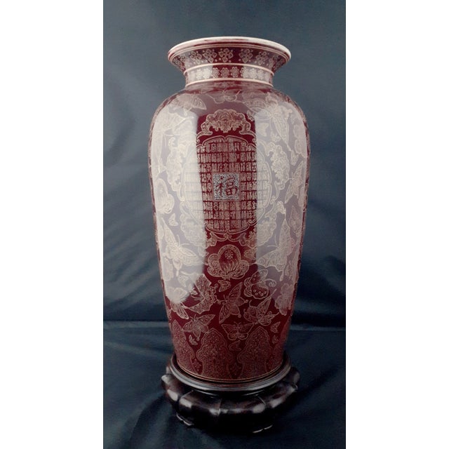 Chinese Early 20th Century Chinese Porcelain Wu Fu Butterflies Tongping For Sale - Image 3 of 11