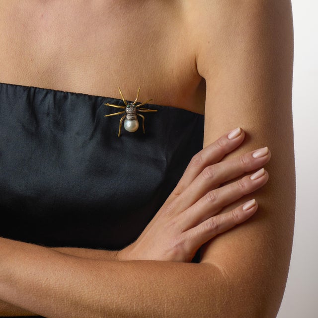This charming vintage spider brooch is a playful and sophisticated jewel, beautifully crafted with texture, sparkle, and...