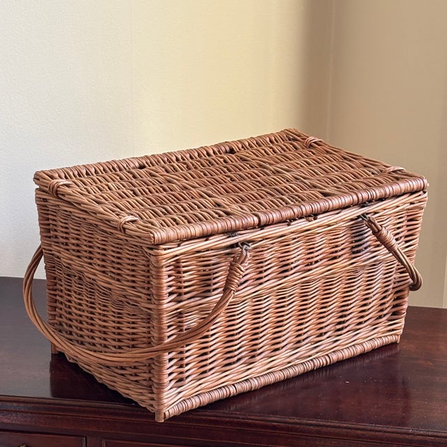 Mid-20th Century French Country-Style Picnic Basket For Sale - Image 12 of 16