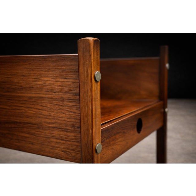 Pair of Sergio Rodrigues “Yara” Jacarandá Side Tables with Glass Shelf, Brazil, 1960s - Lot 895 For Sale - Image 11 of 12