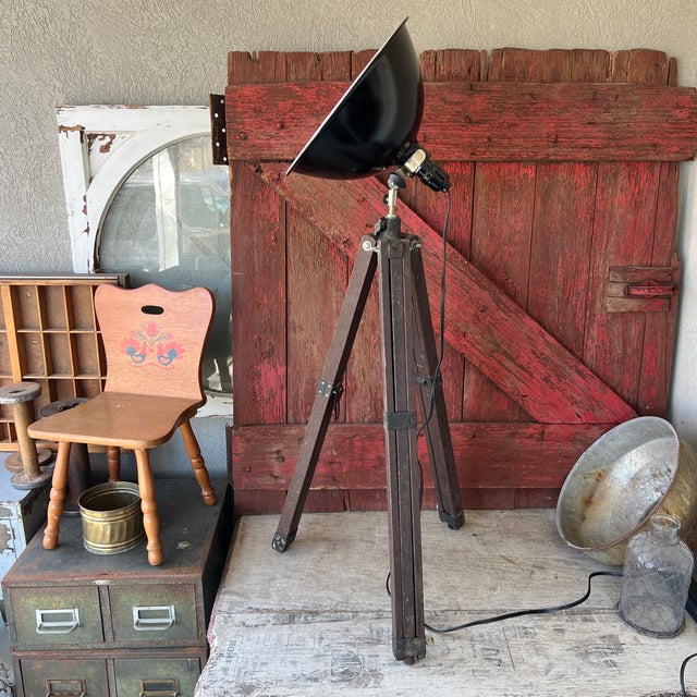 Vintage Industrial Photography Tripod Lamp With Adjustable Height For Sale In Kansas City - Image 6 of 13