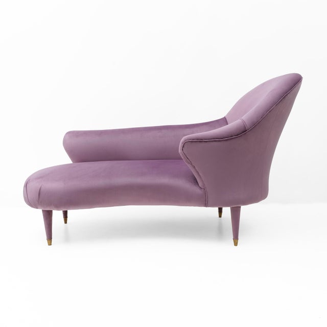Mid-Century Italian Dormeuse in Mauve Velvet with Brass Feet, 1950 For Sale - Image 4 of 11