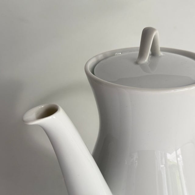 Rosenthal Form 2000 White Tea Pot by Raymond Loewy for Rosenthal, Germany, 1950s For Sale - Image 4 of 6
