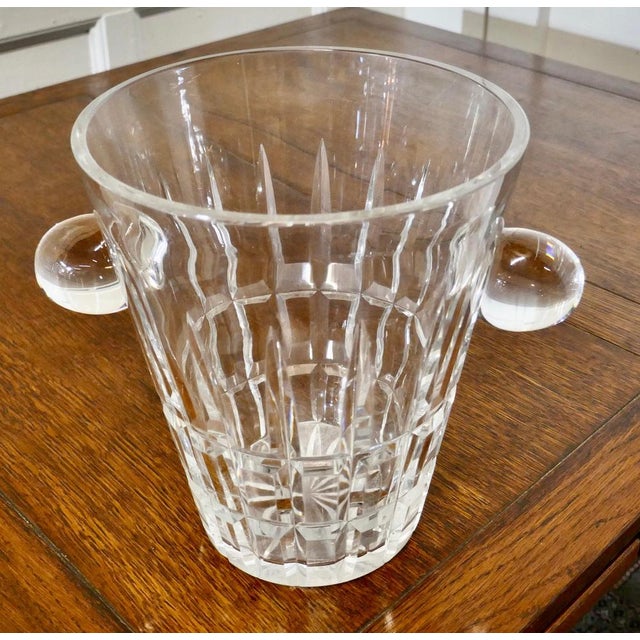 Art Deco ice bucket, hand cut French crystal wine cooler A very stylish piece with straight elegant lines, sweeping...