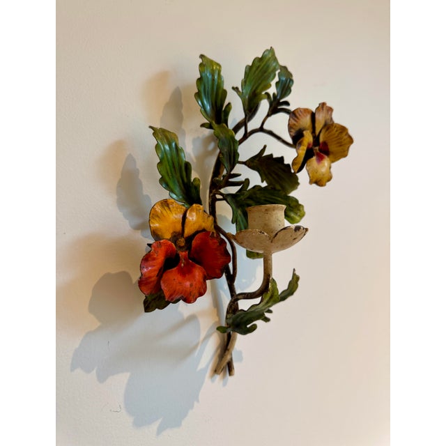 S. Salvadori Midcentury Italian S. Salvadori Hand Painted Tole Candle Sconce With Pansy Motif For Sale - Image 4 of 10