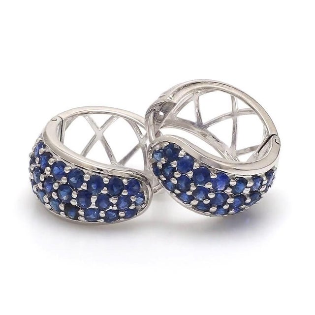 Contemporary Natural 2.08 cts blue sapphire earrings in 14k gold For Sale - Image 3 of 18