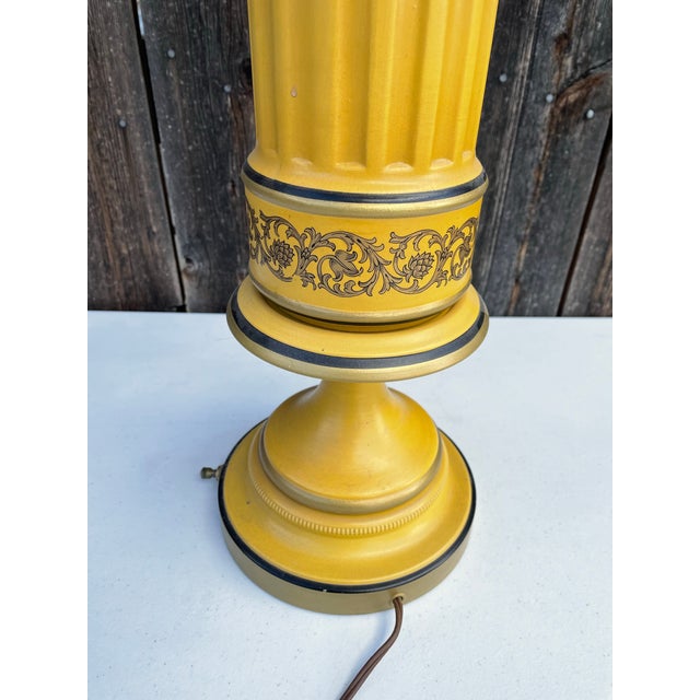 Vintage Mid Century Americana Mustard Table Lamp For Sale - Image 4 of 12