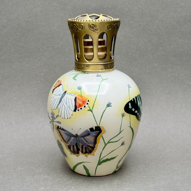 Vintage Ne’Qwa Art “Butterflies” Reverse Painted Glass Fragrance Oil Lamp by P. Brault (Patricia Brubaker) For Sale - Image 4 of 8