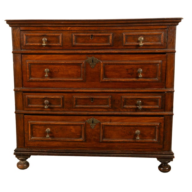 A good English 17th century Jacobean oak chest of drawers, from the Charles II Restoration period, circa 1680. The chest...