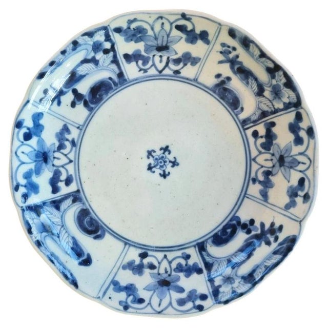 Blue Antique Late 17th Century Edo Japanese Arita Porcelain Dish, 1690 For Sale - Image 8 of 8