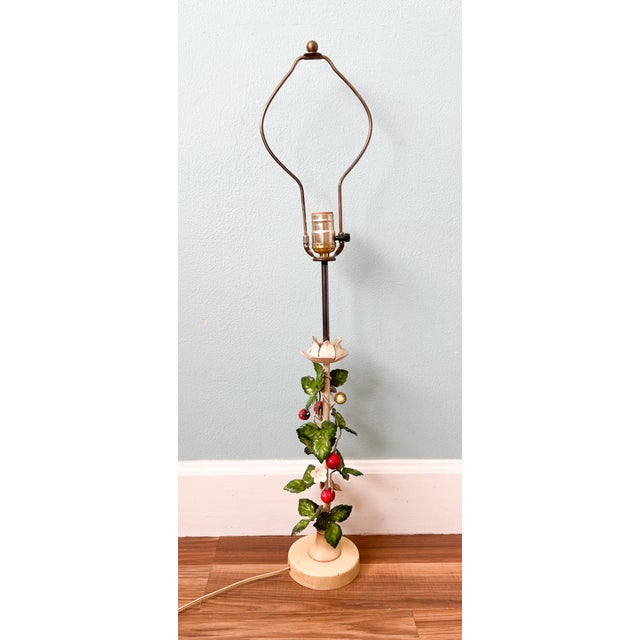 Mid-20th Century Italian Tole Strawberry Table Lamp – Cottagecore / Country French Style For Sale In Houston - Image 6 of 12