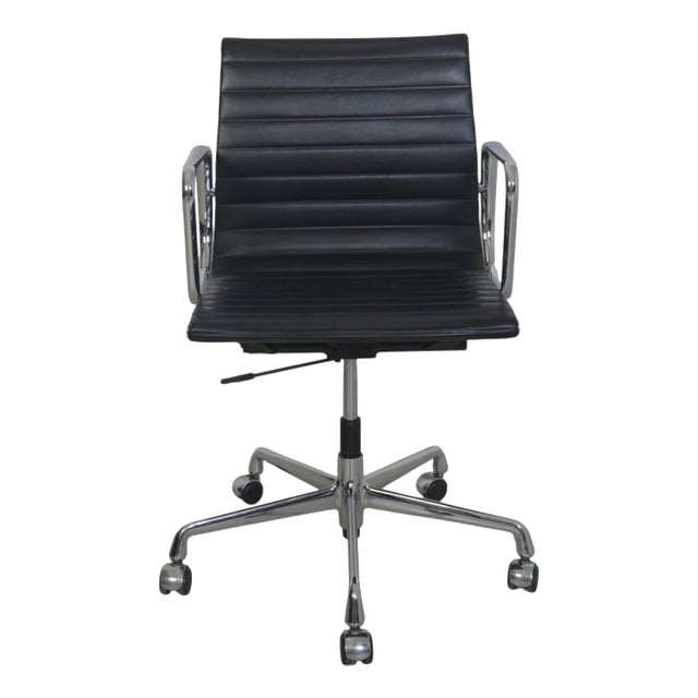 EA117 Desk Chair by Charles Eames, 2006 For Sale