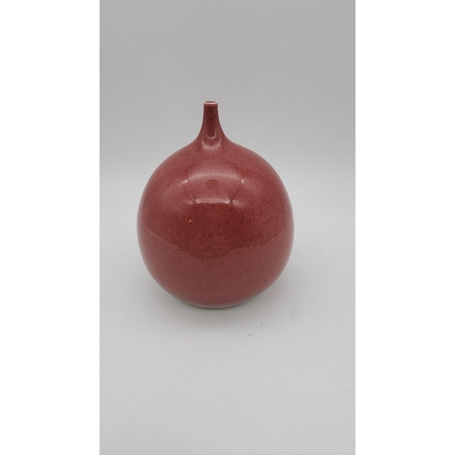 Contemporary Late 20th Century Minimalist Studio Pottery Bottle Vase in Cranberry Pink Glaze For Sale - Image 3 of 8