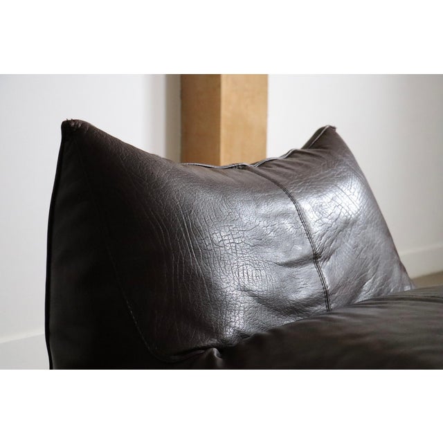 Le Bambole Lounge Chairs in Buffalo Leather by Mario Bellini for B&B Italia, 1970s, Set of 2 For Sale - Image 6 of 12
