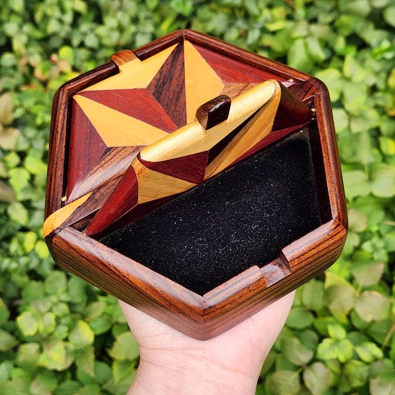Vintage MCM Japanese Muku Yosegi Wood Parquetry Hexagonal Jewelry Box – Gullwing Lid ​- Mid Century Modern Decor For Sale In Providence - Image 6 of 10