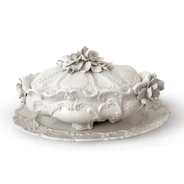Italian Mid-Century Italian White Porcelain Tureen With Ladle and Platter – Fiori Bianco by Ardalt For Sale - Image 3 of 9